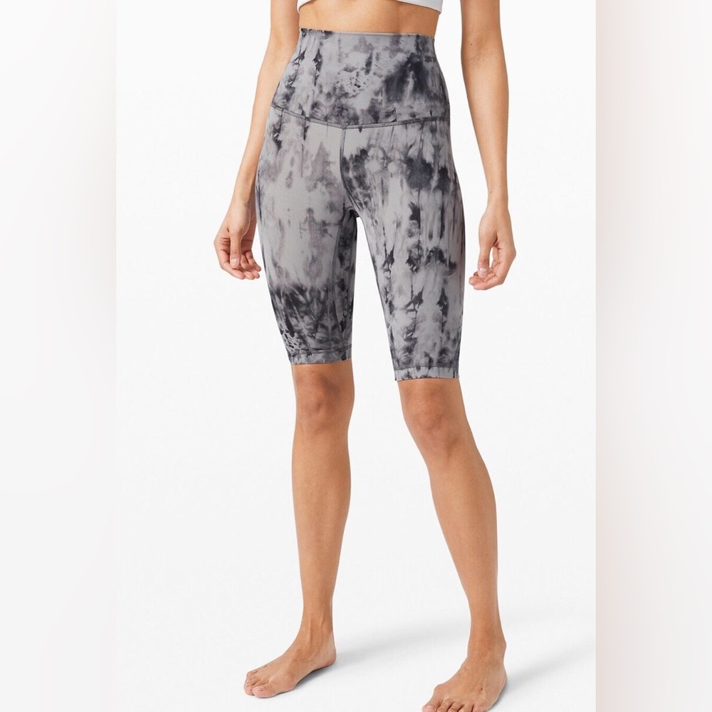 Lululemon Align Diamond Dye Super High Rise 10” Game Day Dark Chrome Size 4 EUC